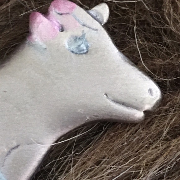 Vintage 80s Mystique Bessie the cow brooch pin - Picture 4 of 6